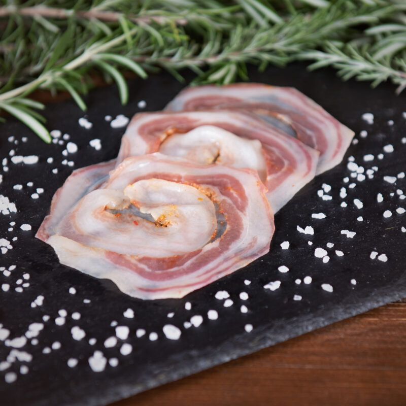 Pancetta arrotolata stagionata biologica affettata